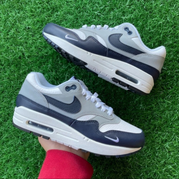 Nike Shoes - Nike Air Max 1 Lv8